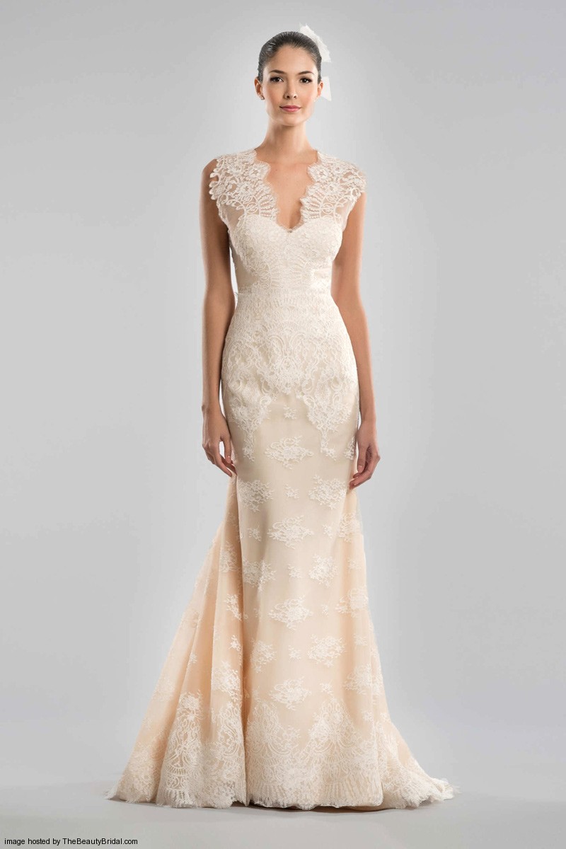 Carolina Herrera Fall 2015 peach lace trumpet wedding gown with a V neckline an sweetheart bodice