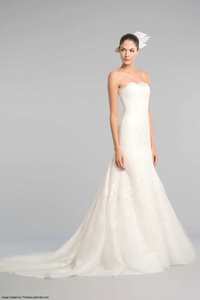 Carolina Herrera Fall 2015 strapless lace trumpet bridal gown