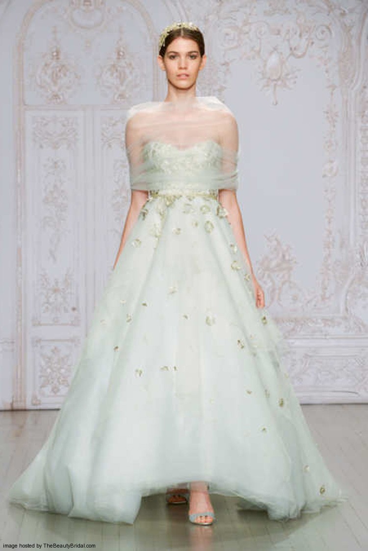 Monique Lhuillier Fall 2015 strapless sweetheart tulle ball gown wedding dress