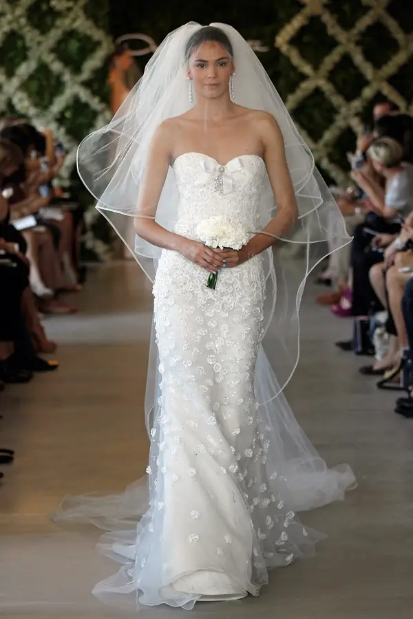 Oscar de la Renta 2013 White lace trumpet bridal gown