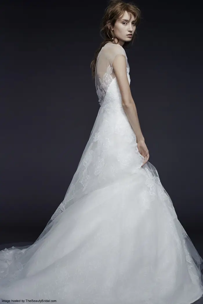 Vera Wang Fall 2015 A line wedding dress with a sweetheart neckline