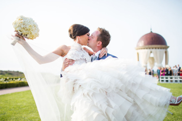 bride and groom happy couple 600x399 1